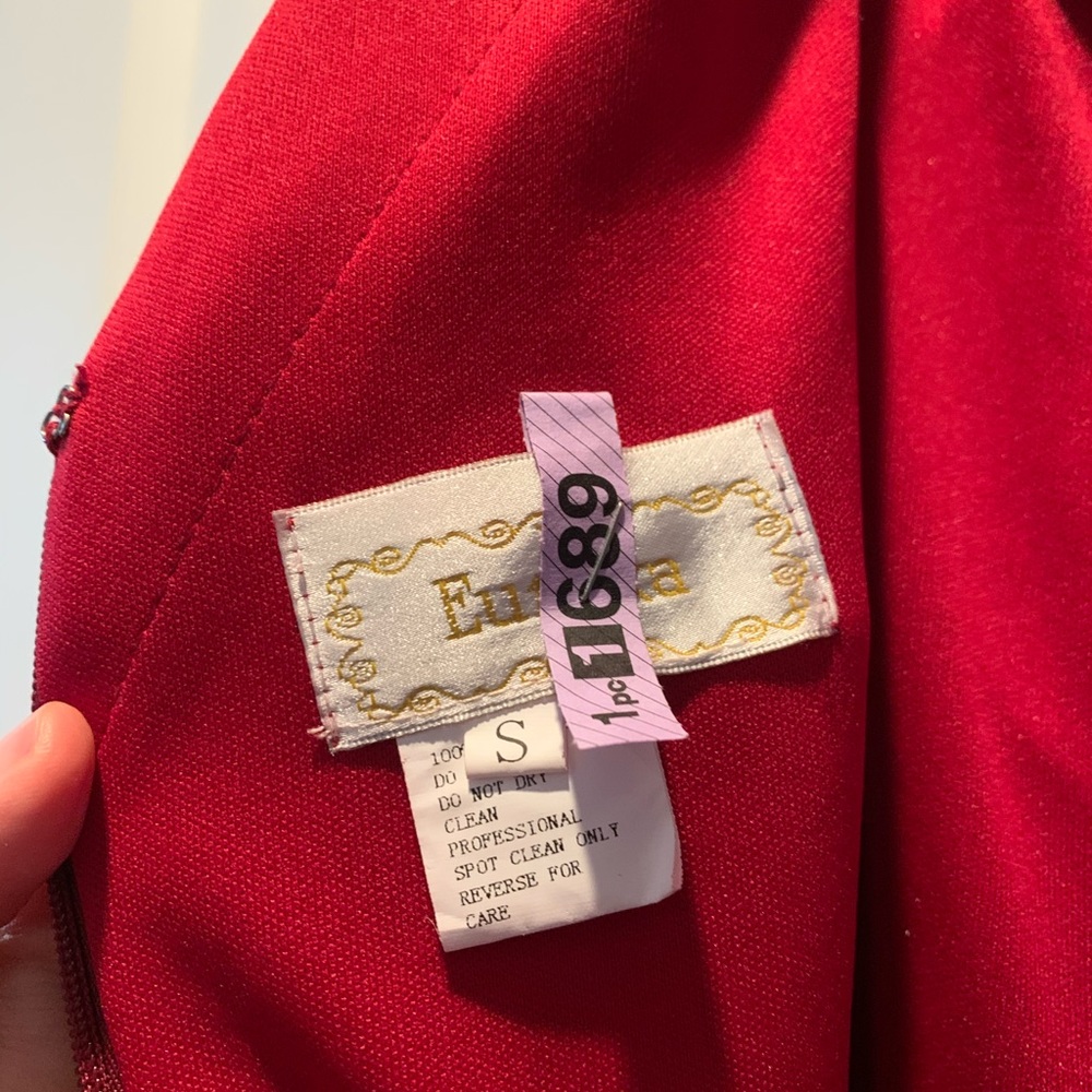 Red Gown - Picture 5 of 8